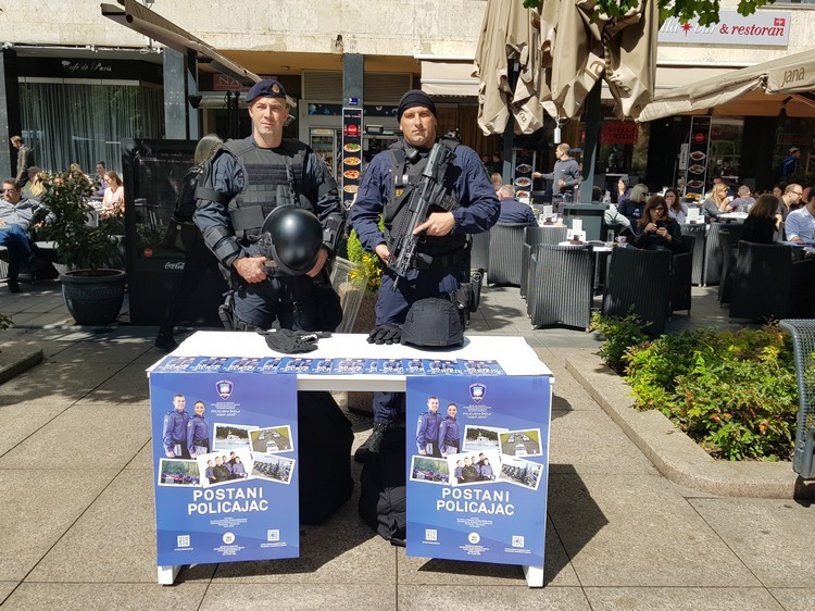 Slika /PU_ZG/slike/PUZ/2019/SVIBANJ/10-05-19 dani otvorenih vrata PA/1.jpg